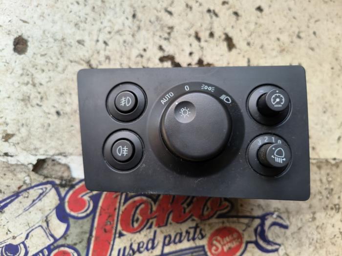 Ljusbrytare från en Opel Zafira (M75) 2.2 16V Direct Ecotec 2008