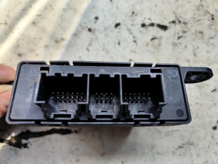 PDC-modul från en Opel Zafira (M75) 2.2 16V Direct Ecotec 2008