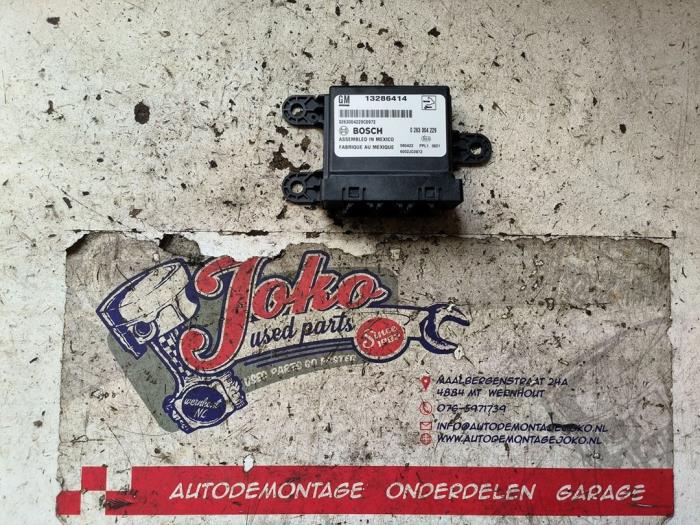 PDC-modul från en Opel Zafira (M75) 2.2 16V Direct Ecotec 2008