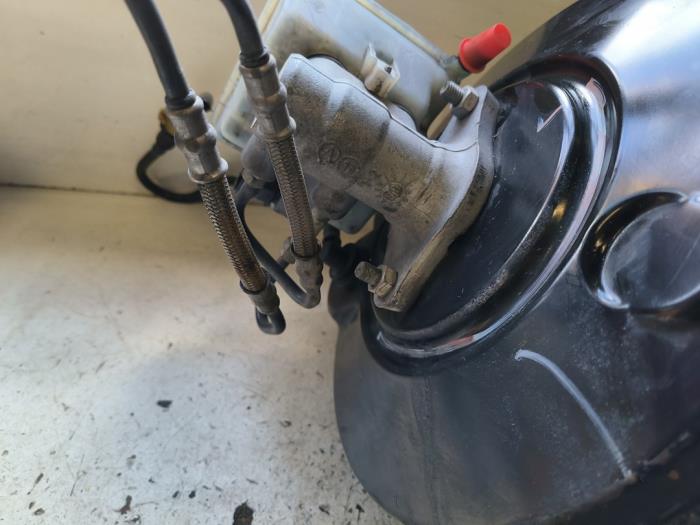 Bromsservo från en Opel Zafira (M75) 2.2 16V Direct Ecotec 2008