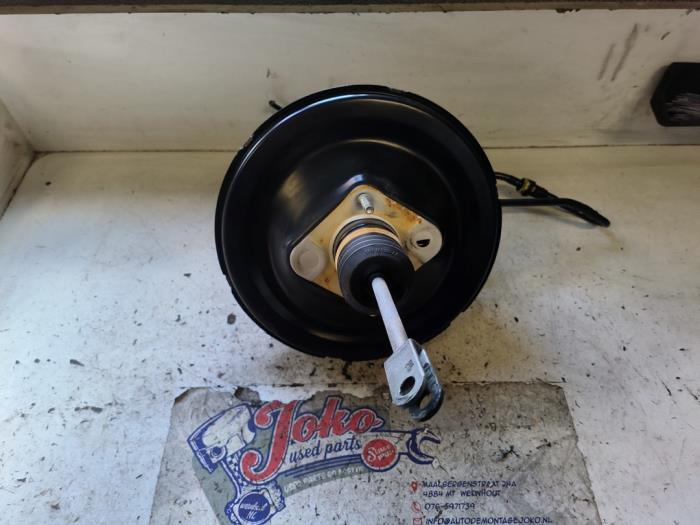 Bromsservo från en Opel Zafira (M75) 2.2 16V Direct Ecotec 2008