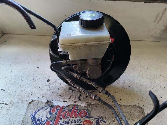 Bromsservo från en Opel Zafira (M75) 2.2 16V Direct Ecotec 2008