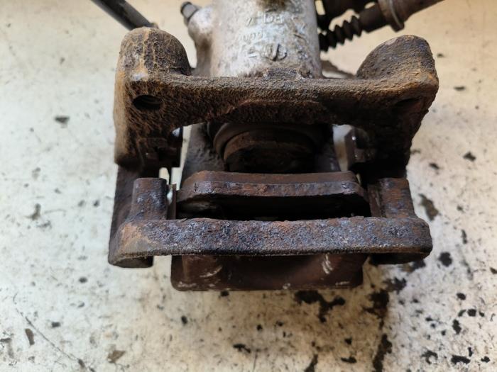 Bakre bromsok, höger från en Opel Zafira (M75) 2.2 16V Direct Ecotec 2008