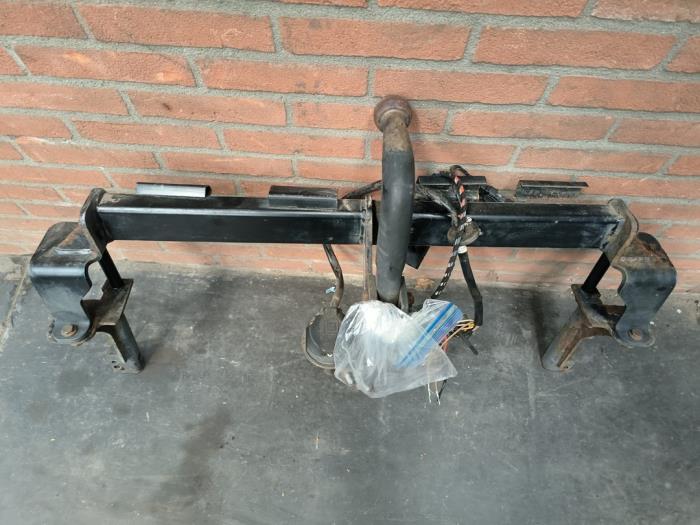 Dragkrok från en Opel Zafira (M75) 2.2 16V Direct Ecotec 2008