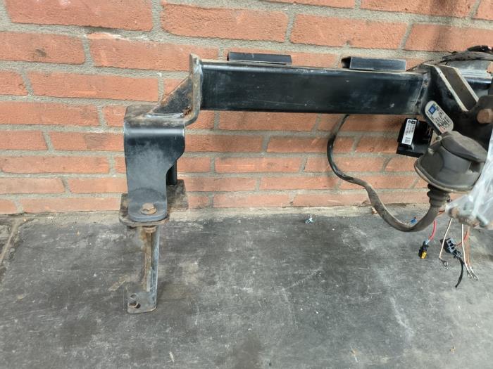 Dragkrok från en Opel Zafira (M75) 2.2 16V Direct Ecotec 2008