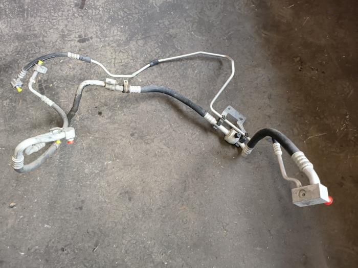 Luftkonditioneringsledning från en Opel Zafira (M75) 2.2 16V Direct Ecotec 2008