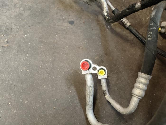 Luftkonditioneringsledning från en Opel Zafira (M75) 2.2 16V Direct Ecotec 2008