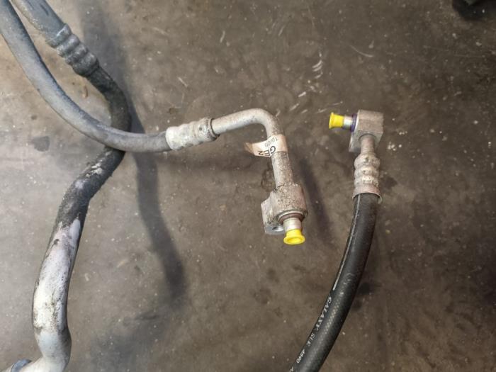 Luftkonditioneringsledning från en Opel Zafira (M75) 2.2 16V Direct Ecotec 2008