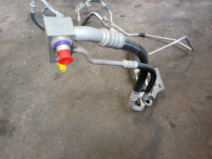 Luftkonditioneringsledning från en Opel Zafira (M75) 2.2 16V Direct Ecotec 2008