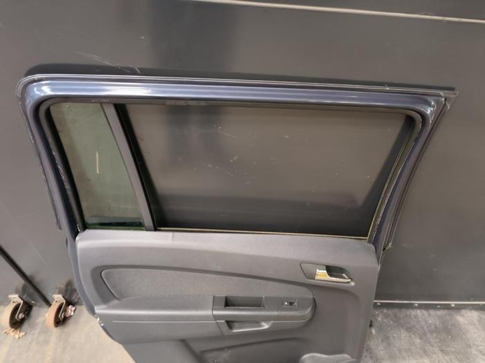 Bakdörr, 4-dörrars, vänster från en Opel Zafira (M75) 2.2 16V Direct Ecotec 2008