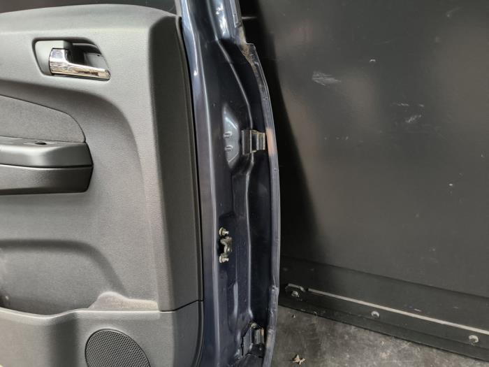 Bakdörr, 4-dörrars, vänster från en Opel Zafira (M75) 2.2 16V Direct Ecotec 2008