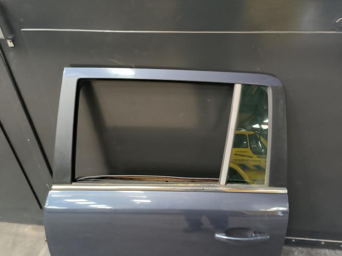 Bakdörr, 4-dörrars, vänster från en Opel Zafira (M75) 2.2 16V Direct Ecotec 2008