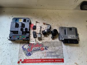 Używane Zestaw wkladek zamka (kompletny) Peugeot 207 SW (WE/WU) 1.6 16V Cena na żądanie oferowane przez Autodemontage Joko B.V.