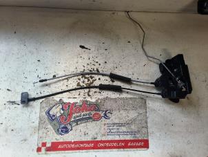 Begagnade Dörrlåsmekanism, 4-dörrars, vänster bak Chevrolet Spark (M300) 1.0 16V Pris på förfrågan erbjuds av Autodemontage Joko B.V.