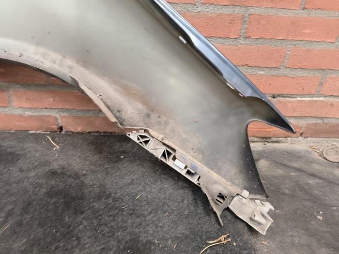 Framskärm, vänster från en Mazda 2 (NB/NC/ND/NE) 1.4 16V 2006