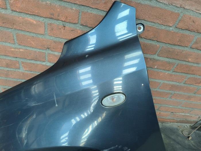 Framskärm, vänster från en Mazda 2 (NB/NC/ND/NE) 1.4 16V 2006