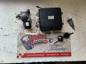 Begagnade Cylinderlåsuppsättning (komplett) Mitsubishi Colt (Z2/Z3) 1.3 16V Pris på förfrågan erbjuds av Autodemontage Joko B.V.