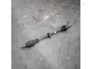 Begagnade Drivaxel, höger fram Opel Corsa B (73/78/79) 1.0i 12V Pris på förfrågan erbjuds av Autodemontage Joko B.V.