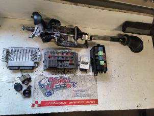 Gebruikte Slotenset Cilinder (compleet) BMW Mini One/Cooper (R50) 1.6 16V Cooper Prijs op aanvraag aangeboden door Autodemontage Joko B.V.