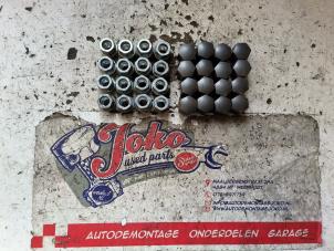 Begagnade Hjulbultsats Opel Karl 1.0 12V Pris på förfrågan erbjuds av Autodemontage Joko B.V.