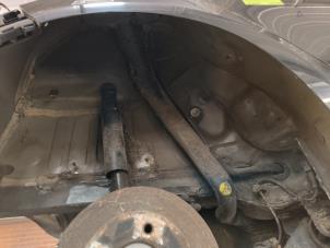 Begagnade Påfyllningsrör, bränsletank Renault Clio III (BR/CR) 1.5 dCi FAP Pris på förfrågan erbjuds av Autodemontage Joko B.V.