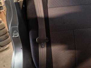 Begagnade Bakre säkerhetsbälte, höger Daihatsu Sirion/Storia (M1) 1.3 16V DVVT Pris på förfrågan erbjuds av Autodemontage Joko B.V.