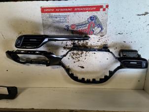 Gebruikte Dashboard sierlijst Ford Fiesta 7 1.1 Ti-VCT 12V 85 Prijs op aanvraag aangeboden door Autodemontage Joko B.V.