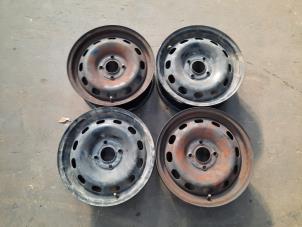 Begagnade Hjuluppsättning Ford Fiesta 7 1.1 Ti-VCT 12V 85 Pris på förfrågan erbjuds av Autodemontage Joko B.V.