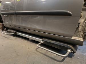 Używane Próg prawy Skoda Fabia II Combi 1.2 TDI 12V Greenline Cena na żądanie oferowane przez Autodemontage Joko B.V.