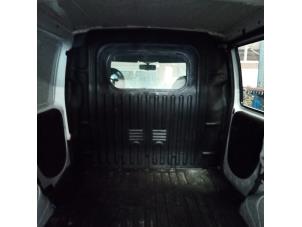 Gebruikte Tussenschot Cabine Fiat Doblo Cargo (223) 1.3 JTD 16V Multijet Prijs op aanvraag aangeboden door Autodemontage Joko B.V.