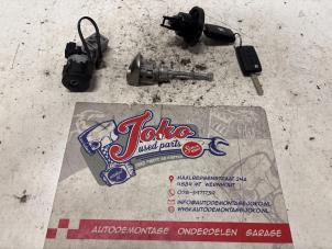 Używane Zestaw wkladek zamka (kompletny) Peugeot 5008 I (0A/0E) 1.6 THP 16V Cena na żądanie oferowane przez Autodemontage Joko B.V.