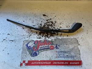 Gebruikte Ruitenwisserarm achter Mercedes Vito (639.6) 2.2 113 CDI 16V Euro 5 Prijs op aanvraag aangeboden door Autodemontage Joko B.V.