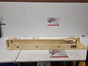 Nya Tröskel, höger Fiat Ducato (230/231/232) 1.9 D Pris på förfrågan erbjuds av Autodemontage Joko B.V.