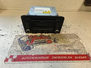 Begagnade CD-spelare med radio Audi A3 Sportback (8PA) 1.2 TFSI Pris på förfrågan erbjuds av Autodemontage Joko B.V.