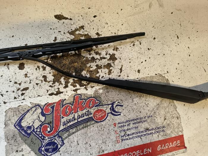 Främre torkararm från en Hyundai H-300 2.5 CRDi 2008