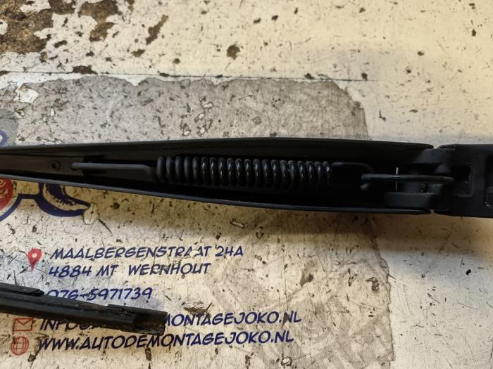 Främre torkararm från en Hyundai H-300 2.5 CRDi 2008