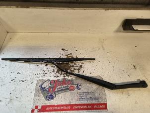 Begagnade Främre torkararm Hyundai H-300 2.5 CRDi Pris på förfrågan erbjuds av Autodemontage Joko B.V.