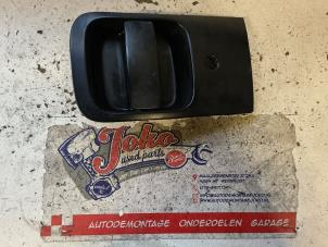 Gebruikte Schuifdeurgreep links Hyundai H-300 2.5 CRDi Prijs op aanvraag aangeboden door Autodemontage Joko B.V.