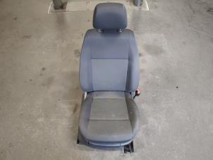 Gebruikte Stoel rechts Volkswagen Caddy III (2KA,2KH,2CA,2CH) 1.6 TDI 16V Prijs op aanvraag aangeboden door Autodemontage Joko B.V.