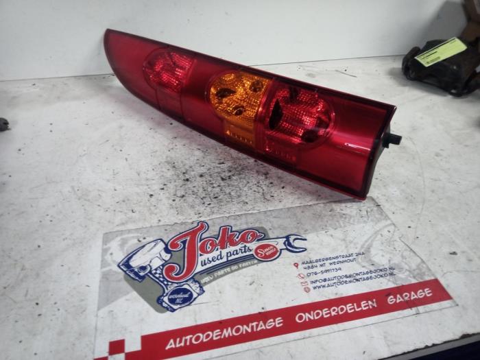 Tylne swiatlo pozycyjne lewe z Renault Kangoo Express (FC) 1.9 D 65 2006