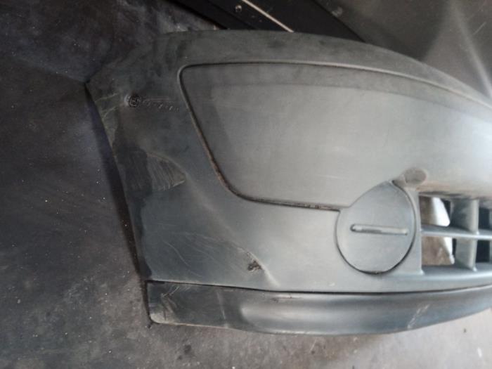 Zderzak przedni z Renault Kangoo Express (FC) 1.9 D 65 2006