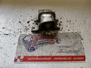 Używane Wspornik skrzyni biegów Citroen Jumper (U9) 2.2 HDi 100 Cena na żądanie oferowane przez Autodemontage Joko B.V.