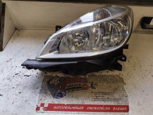 Gebruikte Koplamp links Renault Clio III (BR/CR) 1.2 16V TCe 100 Prijs op aanvraag aangeboden door Autodemontage Joko B.V.