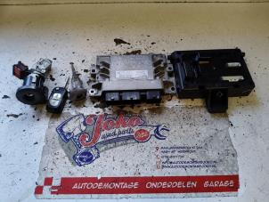 Begagnade Dator, motorstyrning Renault Clio III (BR/CR) 1.2 16V TCe 100 Pris på förfrågan erbjuds av Autodemontage Joko B.V.