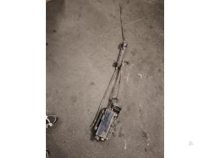 Begagnade Parkeringsbromsmotor Renault Scénic II (JM) 2.0 16V Pris på förfrågan erbjuds av Autodemontage Joko B.V.