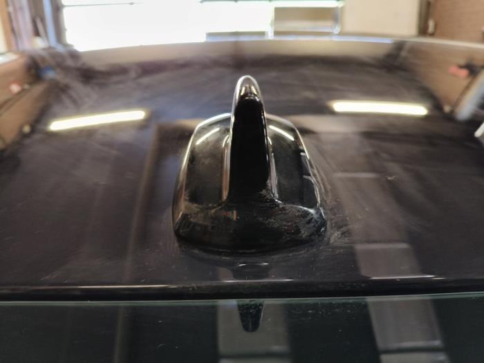 Antenn från en Mercedes-Benz CLA (117.3) 1.6 CLA-200 16V 2014