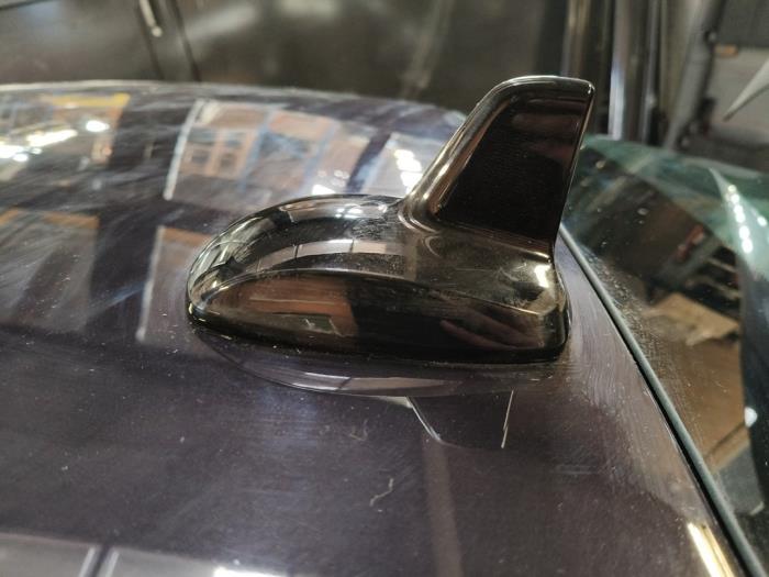 Antenn från en Mercedes-Benz CLA (117.3) 1.6 CLA-200 16V 2014