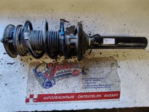 Używane Amortyzator lewy przód Volkswagen Caddy Cargo V (SBA/SBH) 2.0 TDI BlueMotionTechnology Cena na żądanie oferowane przez Autodemontage Joko B.V.