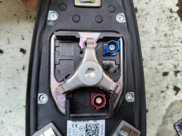 Antenn från en Volkswagen Caddy Cargo V (SBA/SBH) 2.0 TDI BlueMotionTechnology 2021