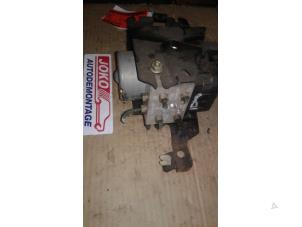 Begagnade ABS-pump Renault Kangoo Pris på förfrågan erbjuds av Autodemontage Joko B.V.